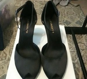 3/$30 beautiful Satin heel by Liz Claiborne